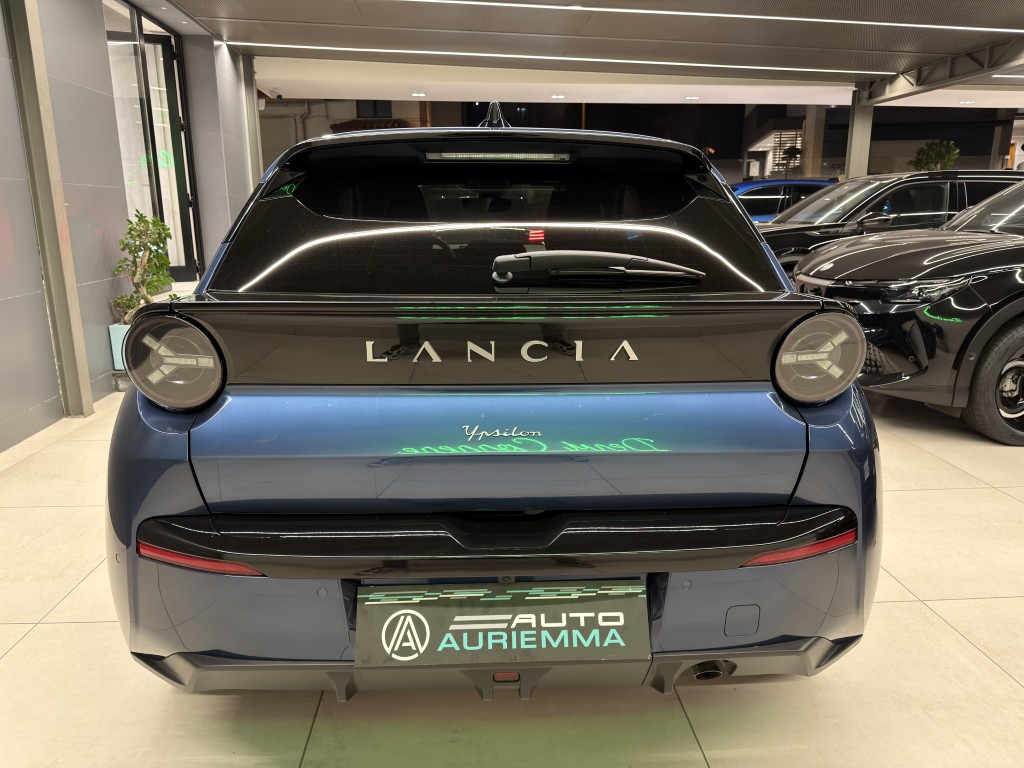 LANCIA YPSLON 1200 HYBRID 110 CV  EDIZIONE CASSINA 